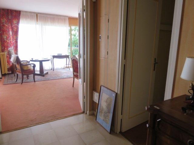 VENDU 5 SAINTE ADRESSE Dans résidence très prisée Double séjour avec terrasse sans vis à vis, trois chambres. 